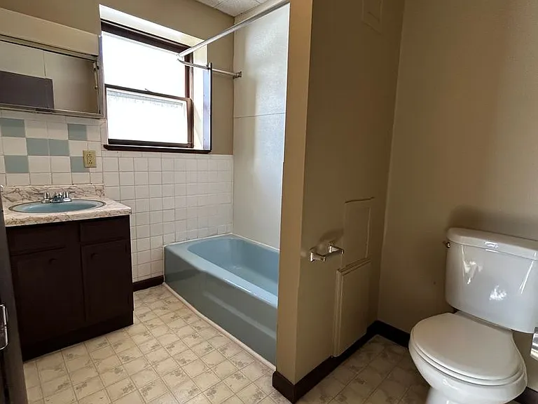135 Oakland Rd — Photo 2