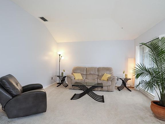 004_Living Room