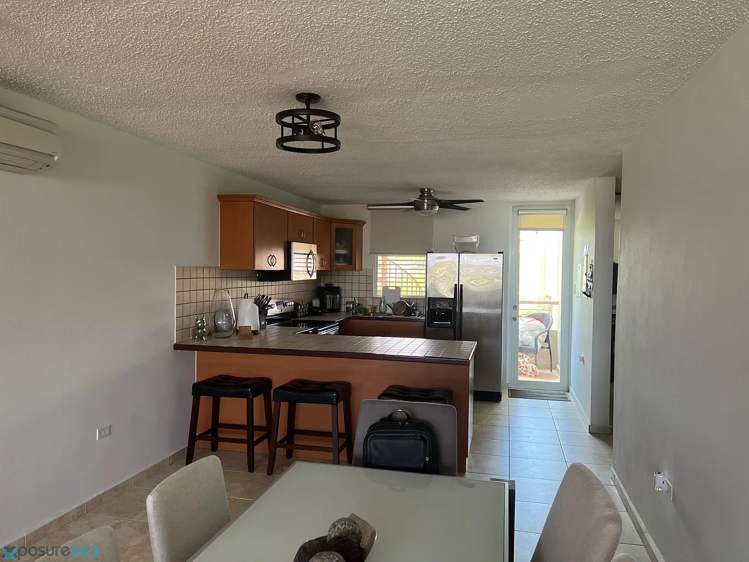 2 bed, 2.5 bath, 2281 sqft — Photo 3