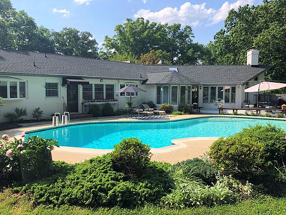 3rd image of 1555 Heatherstone Dr