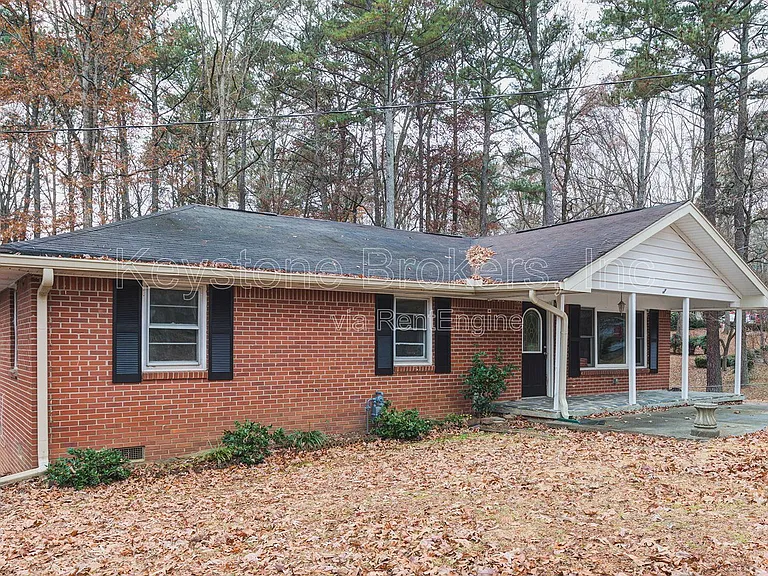 2213 Davis Rd — Photo 1
