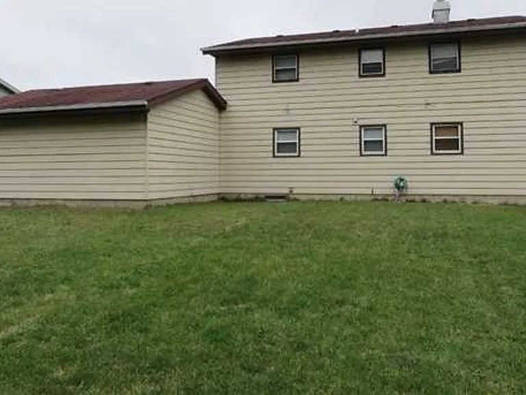 132-134 S Wright Rd — Photo 2