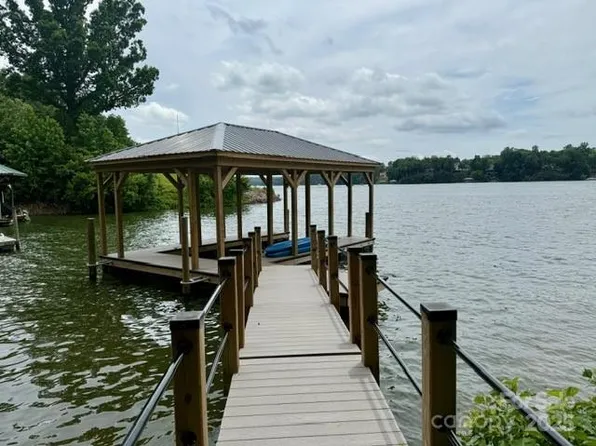 138 Island View Rd, Statesville, NC 28677