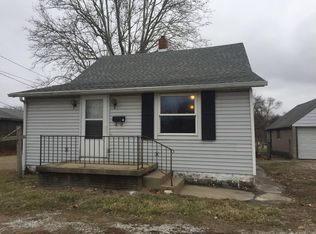 27 W Macarthur Dr, Cottage Hills, IL