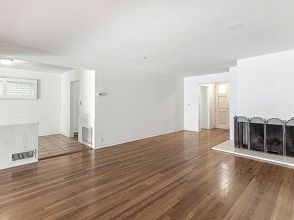 5th image of 1920 W Parkside Ave