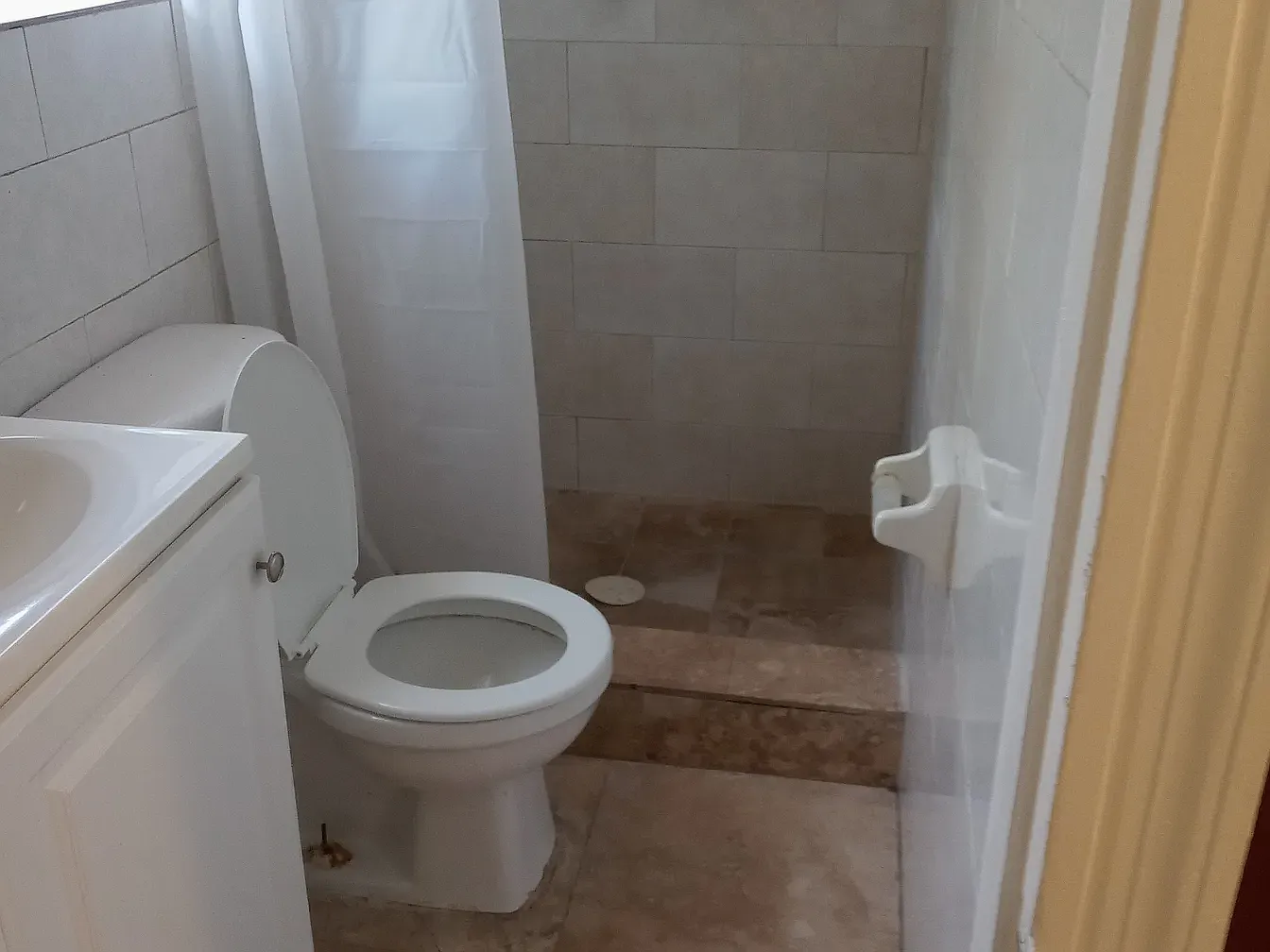 Studio, 200 sqft, $1,200 — Photo 2