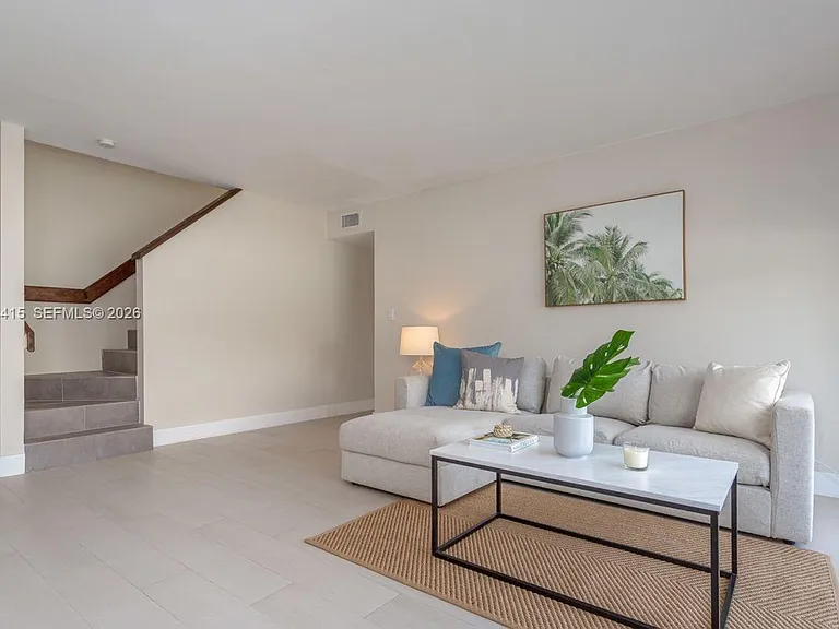 800 S Dixie Hwy #208 — Photo 4
