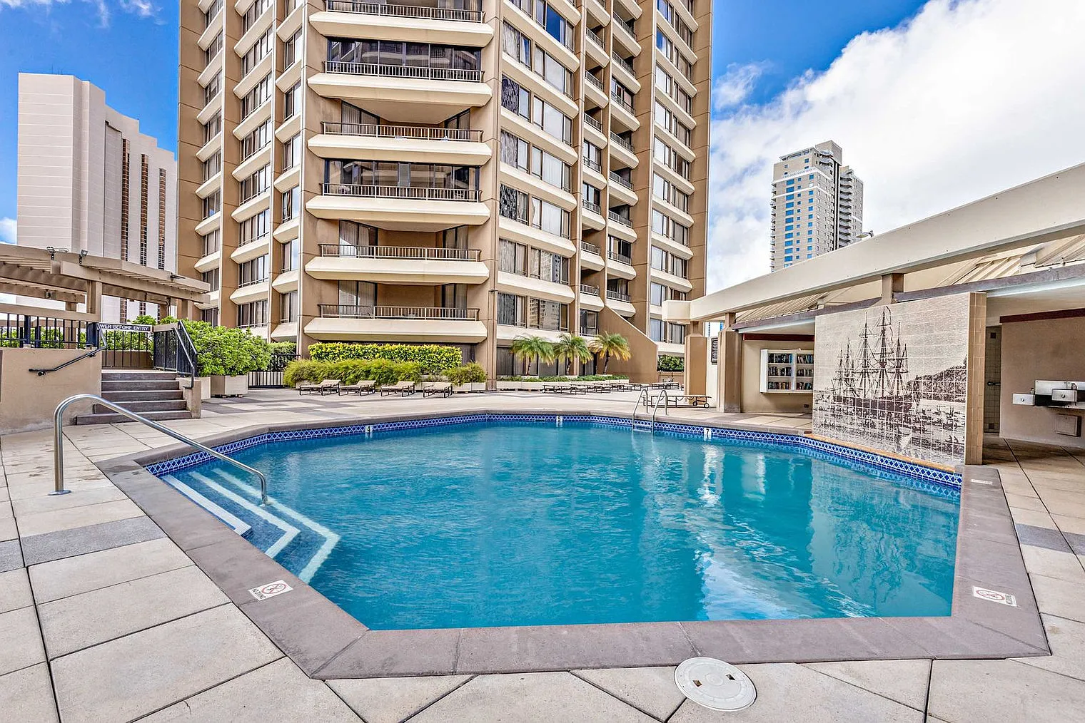 1 bed, 1.0 bath, 721 sqft, $4,982 — Photo 3