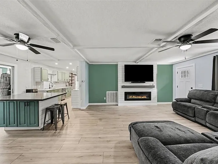 1810 Driftwood Cir S — Photo 8