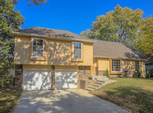 10622 W 97th St, Overland Park, KS 66214