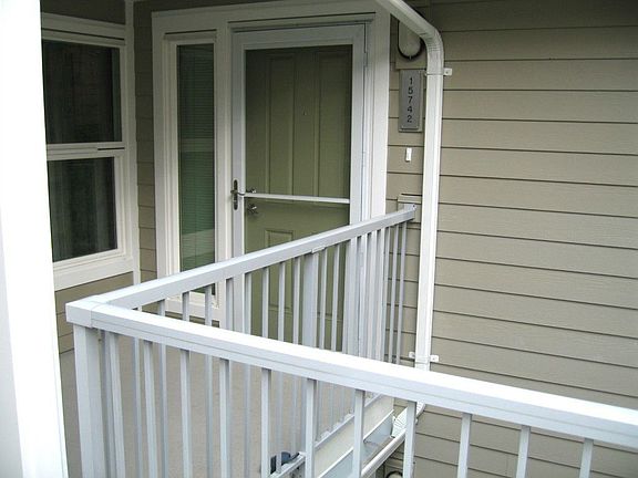 2nd image of 15742 NE 70th Ct