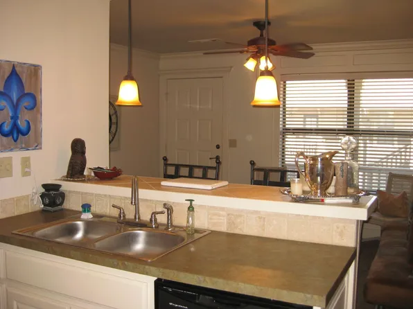 711 W. Douglas Street, 711 W Douglas St APT 4, Fayetteville, AR 72701