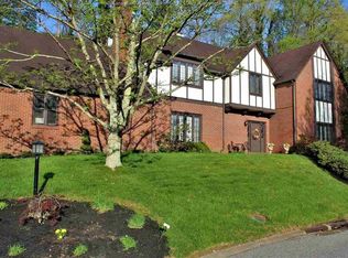 94 Camelot Dr, Huntington, WV 25701