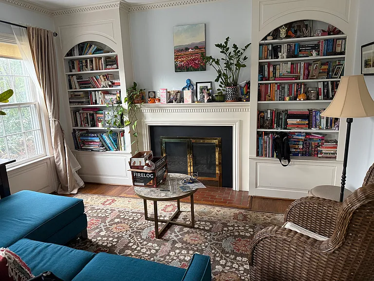 Lounge 2-- seating area