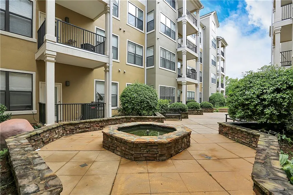 2 bed, 2.0 bath, 1124 sqft, $2,100 — Photo 3