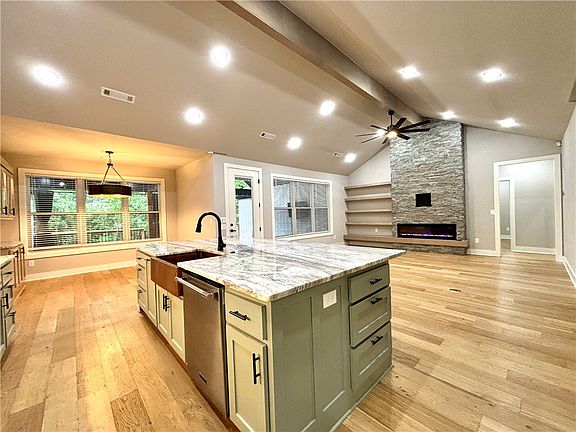 5th image of 12116 Robinwood Dr