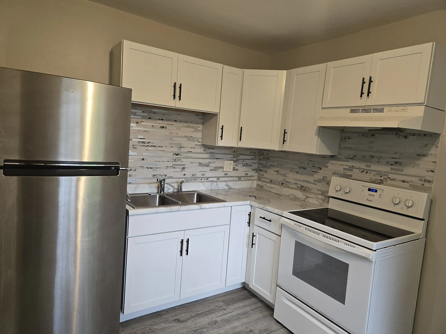 2 bed, 876 sqft, $1,700 — Photo 2