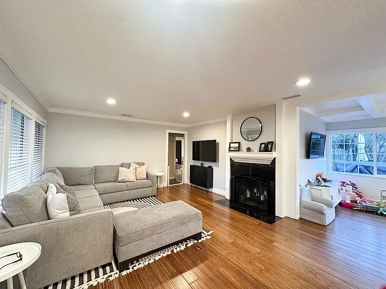 1181 Camino Tassajara — Photo 9