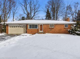 2155 Devonshire Rd, Bloomfield Hills, MI 48302