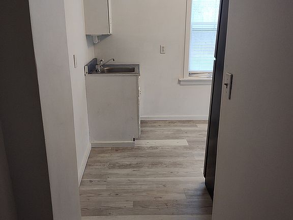 3rd image of 16 North St #2B