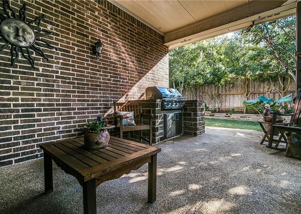 2nd image of 18 Center Ct