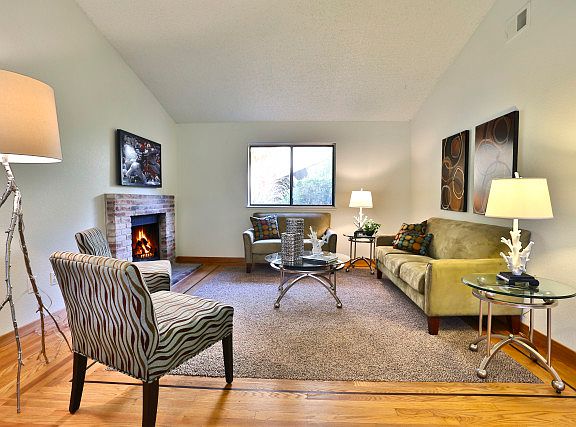 2nd image of 800 Canary Ct