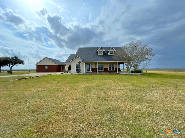 76 County Road 312 W, Edna, TX 77957