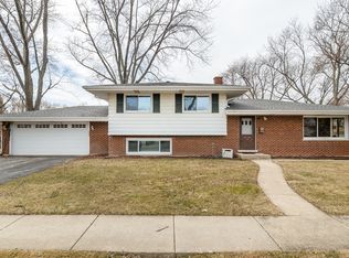 1423 E Lowden Ln, Mount Prospect, IL