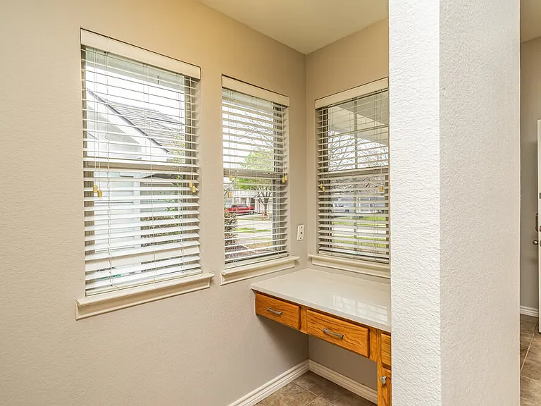 419 Creekview Dr — Photo 10