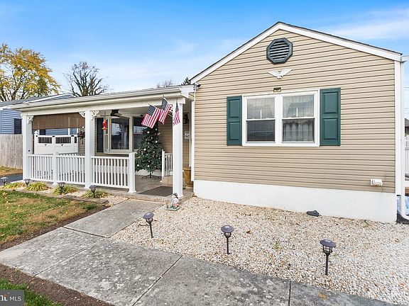 4th image of 21 Gene Ave