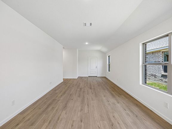 3rd image of 707 Springwell Dr