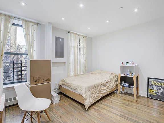 5th image of 226 W 111th St APT 4