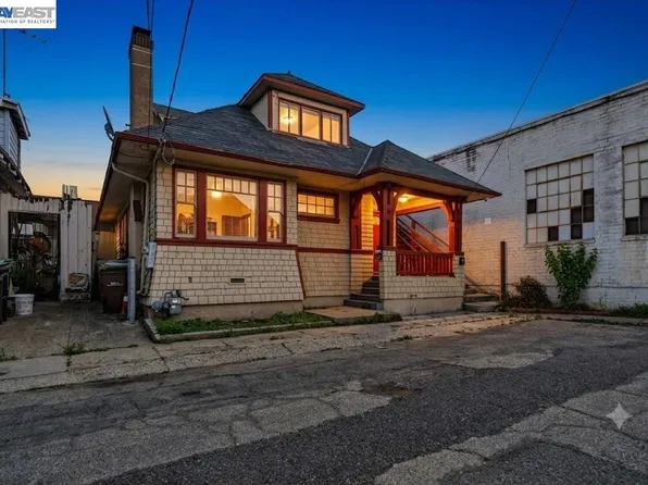 950 Loomis Ct, Oakland, CA 94606