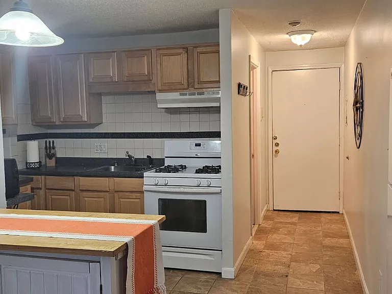 5 Greenbriar Dr #105 — Photo 4