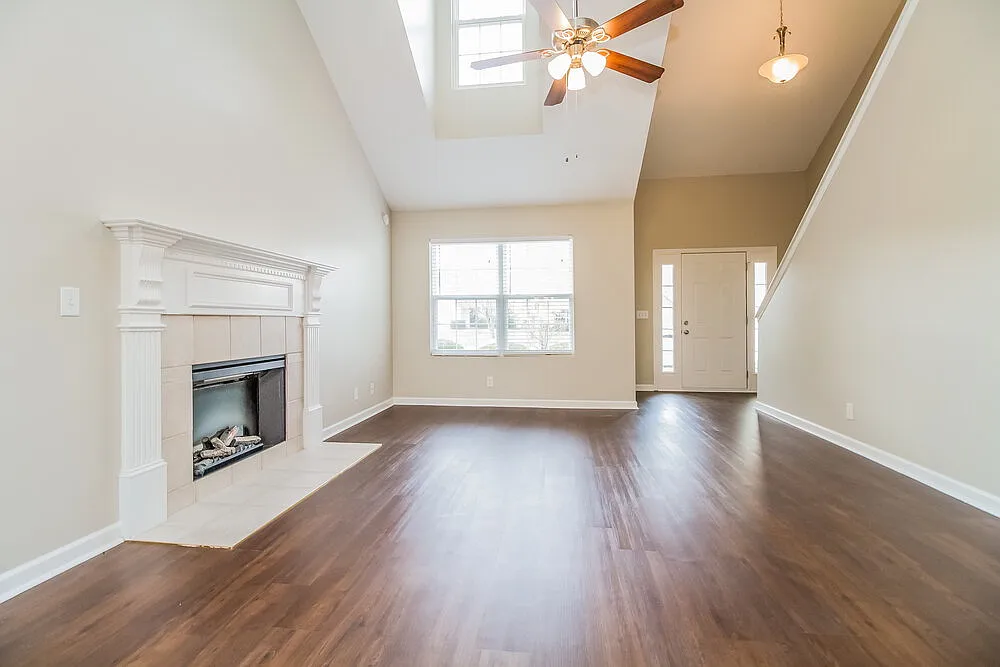 5 bed, 2.5 bath, 2084 sqft, $2,455 — Photo 3
