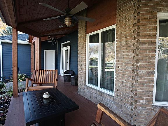 4th image of 21263 Jonathan Dr