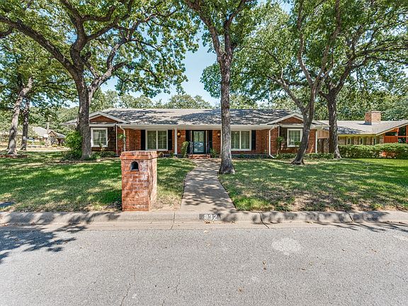 3rd image of 832 Wheelwood Dr