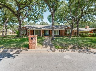 832 Wheelwood Dr, Hurst, TX 76053