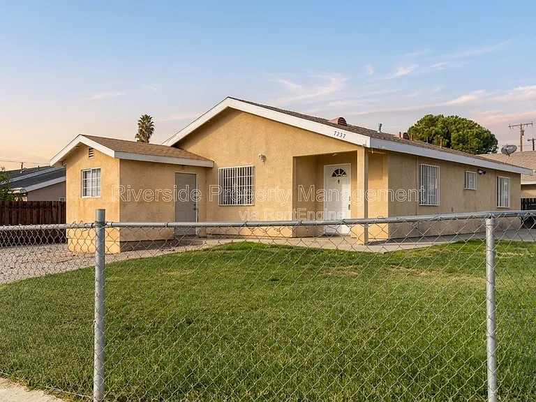7257 Wakefield Ct — Photo 2