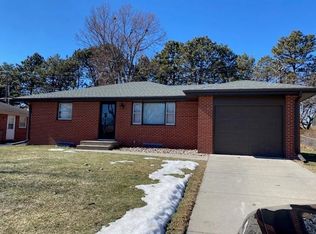 521 Wedgewood Dr, Lincoln, NE 68510
