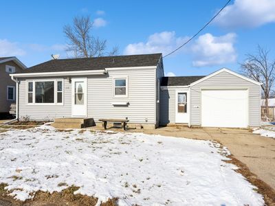 1102 N 6th Ave E, Newton, IA, 50208