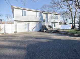 1409 Grundy Ave, Holbrook, NY 11741