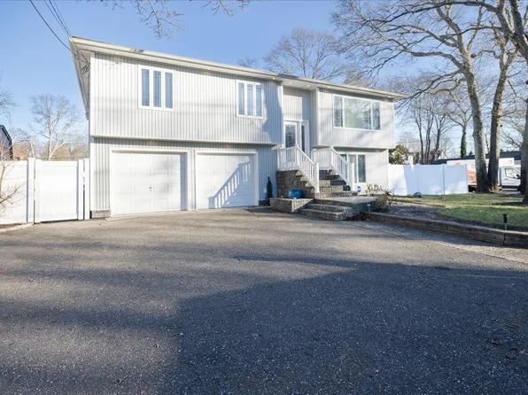 1409 Grundy Avenue, Holbrook, NY 11741