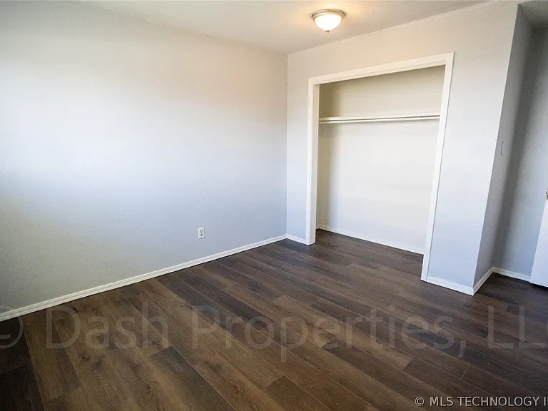5104 S 75th East Ave — Photo 32