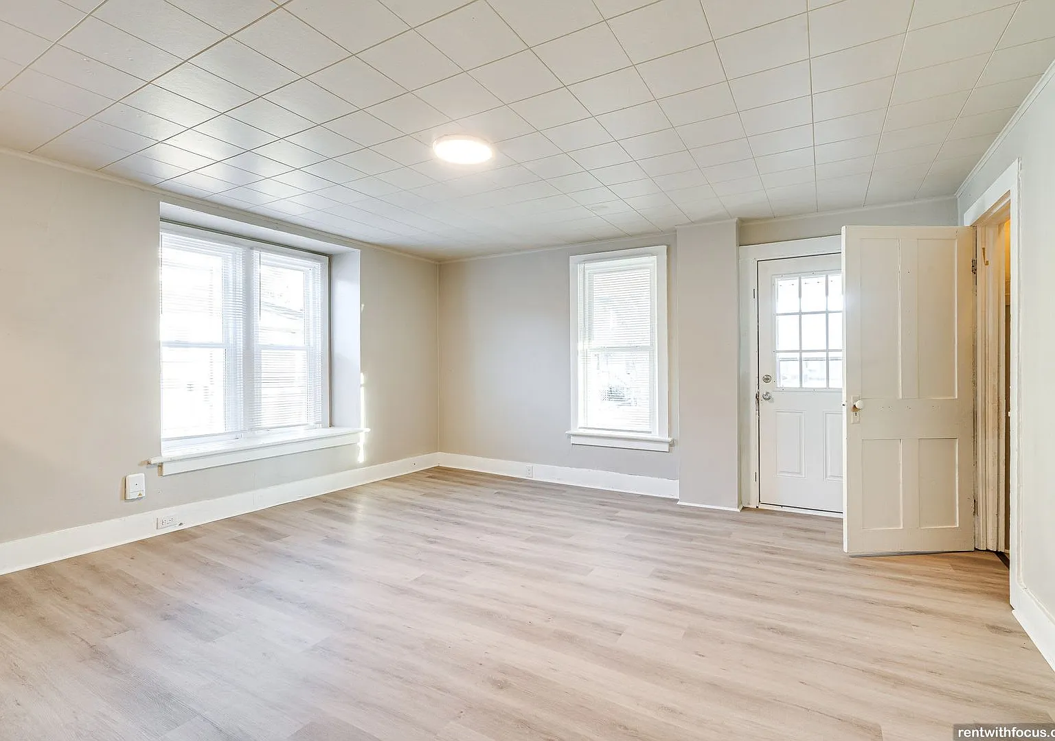 214 W. Pacific St. — Photo 4