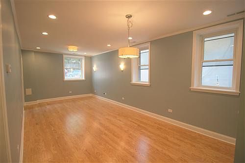 3rd image of 4238 N Albany Ave #1Z