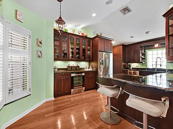 4th image of 117 Belmont Dr