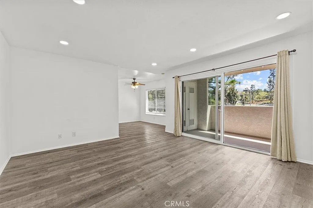 2 bed, 958 sqft, $2,995 — Photo 2