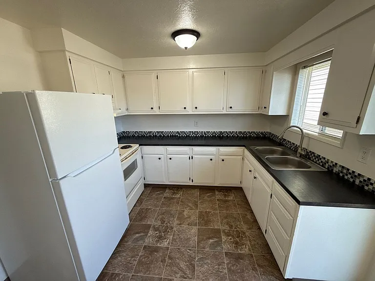 926 SE Uglow Ave #3 — Photo 7