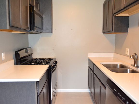 5th image of 2229 Victory Pkwy #C2